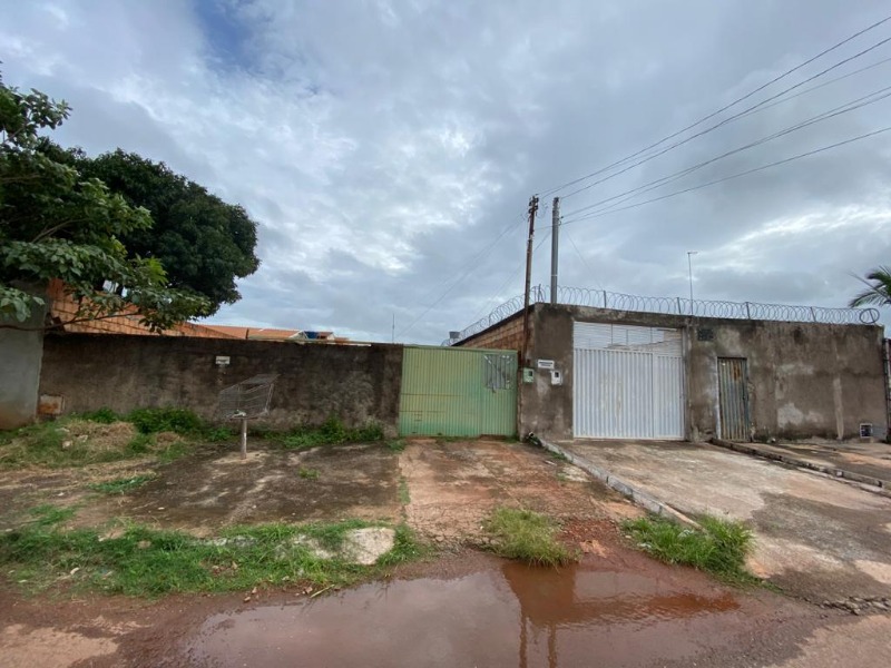 Casa à venda com 2 quartos, 300m² - Foto 2