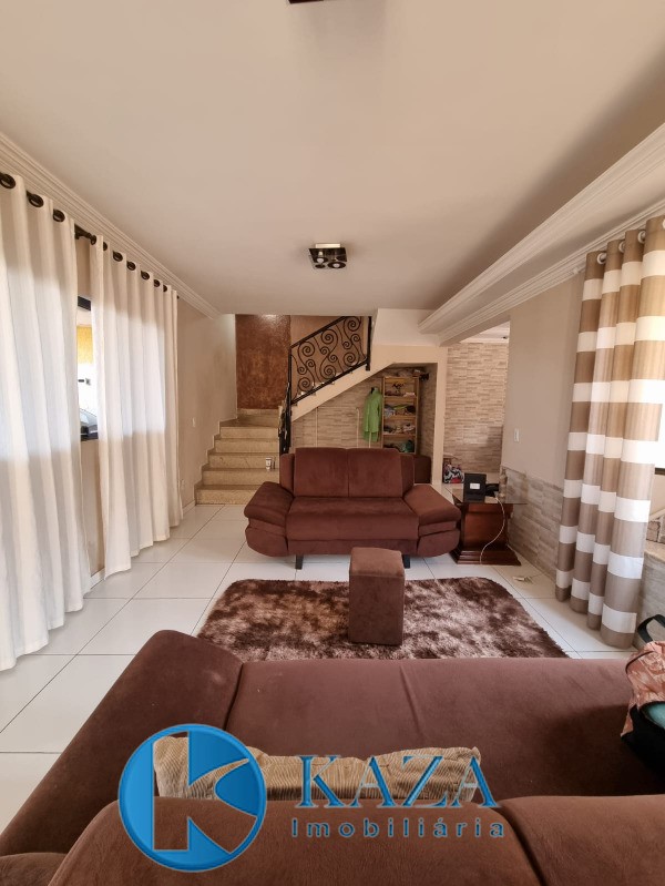 Casa à venda com 5 quartos, 300m² - Foto 1