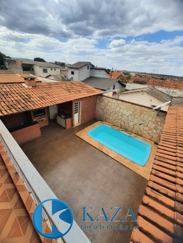 Casa à venda com 3 quartos, 400m² - Foto 1