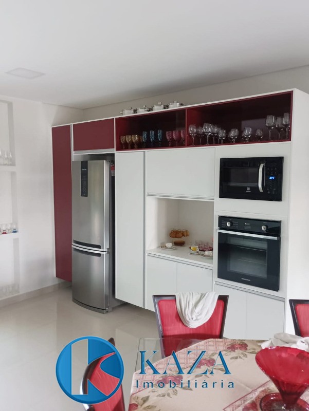 Casa à venda com 3 quartos, 210m² - Foto 2