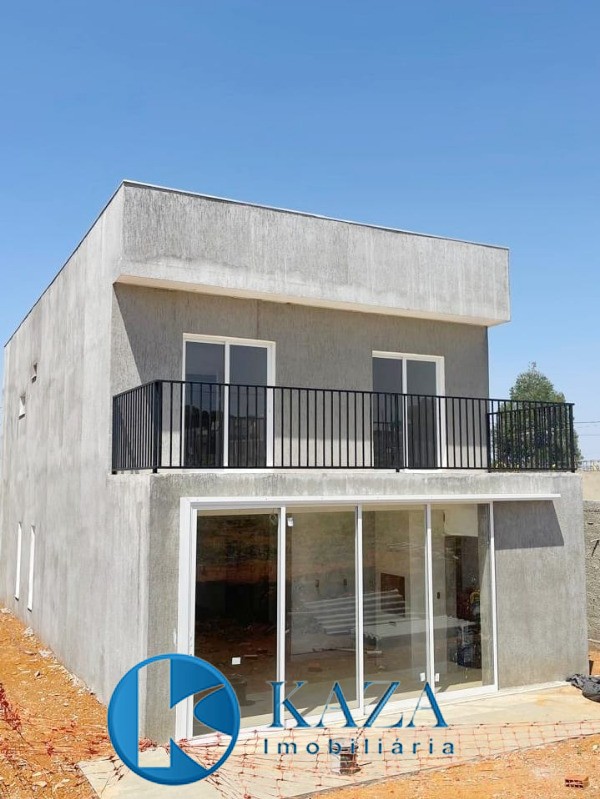 Casa à venda com 3 quartos, 207m² - Foto 2