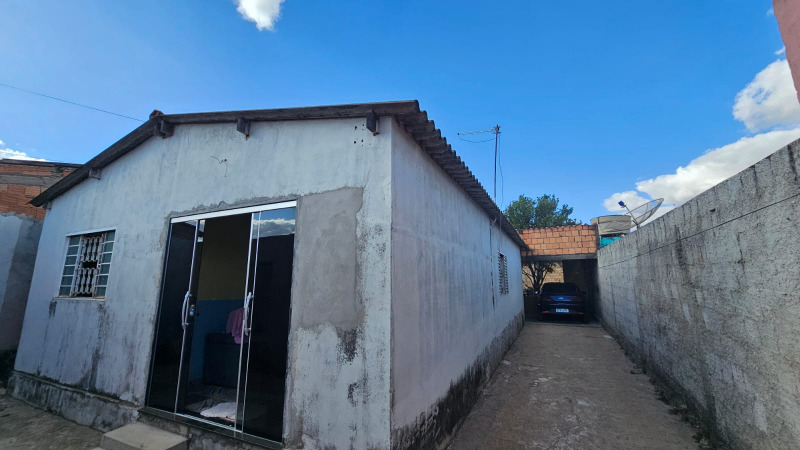 Casa à venda com 2 quartos, 300m² - Foto 4