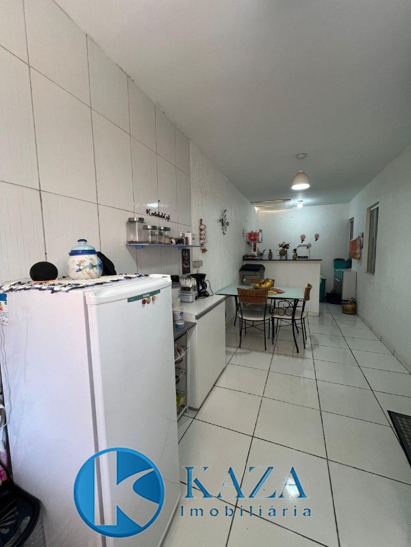 Casa à venda com 4 quartos, 160m² - Foto 2