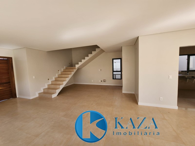 Casa à venda com 4 quartos, 200m² - Foto 4