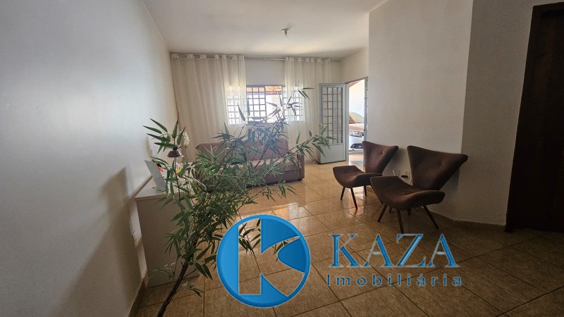 Casa à venda com 4 quartos, 170m² - Foto 1