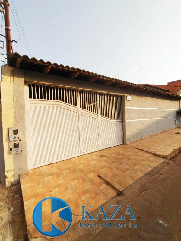 Casa à venda com 3 quartos, 200m² - Foto 1