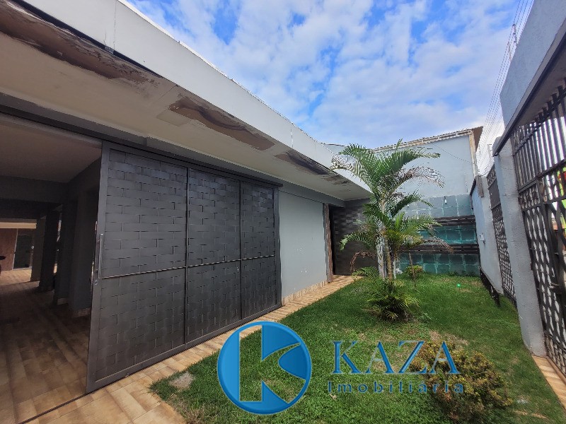 Casa à venda com 4 quartos, 250m² - Foto 2