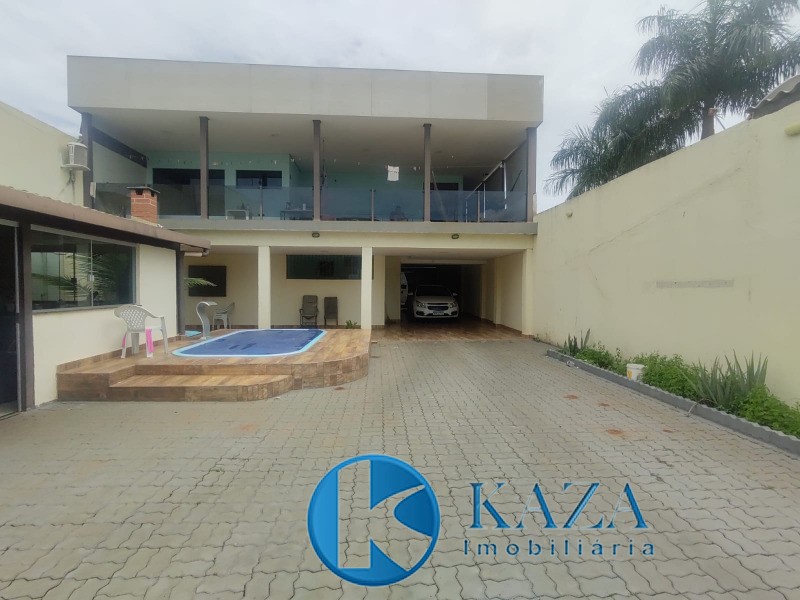 Casa à venda com 3 quartos, 225m² - Foto 1