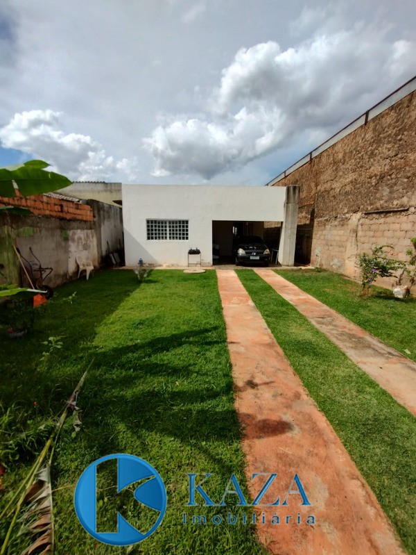 Casa à venda com 3 quartos, 300m² - Foto 1