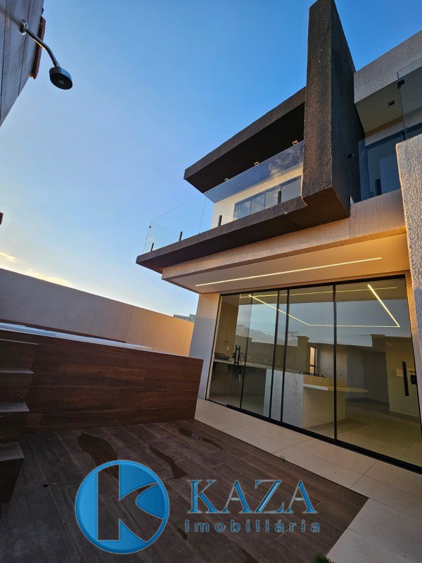 Casa, 3 quartos, 246 m² - Foto 2