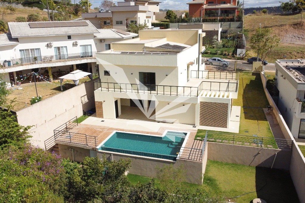 Casa à venda com 4 quartos, 350m² - Foto 1