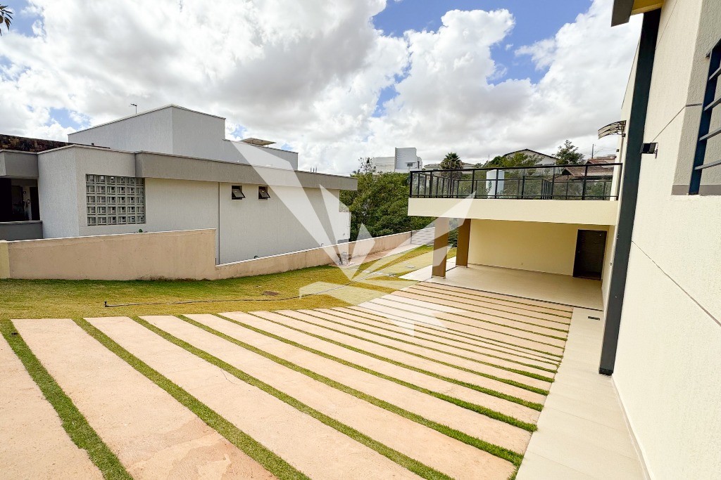 Casa à venda com 4 quartos, 350m² - Foto 4