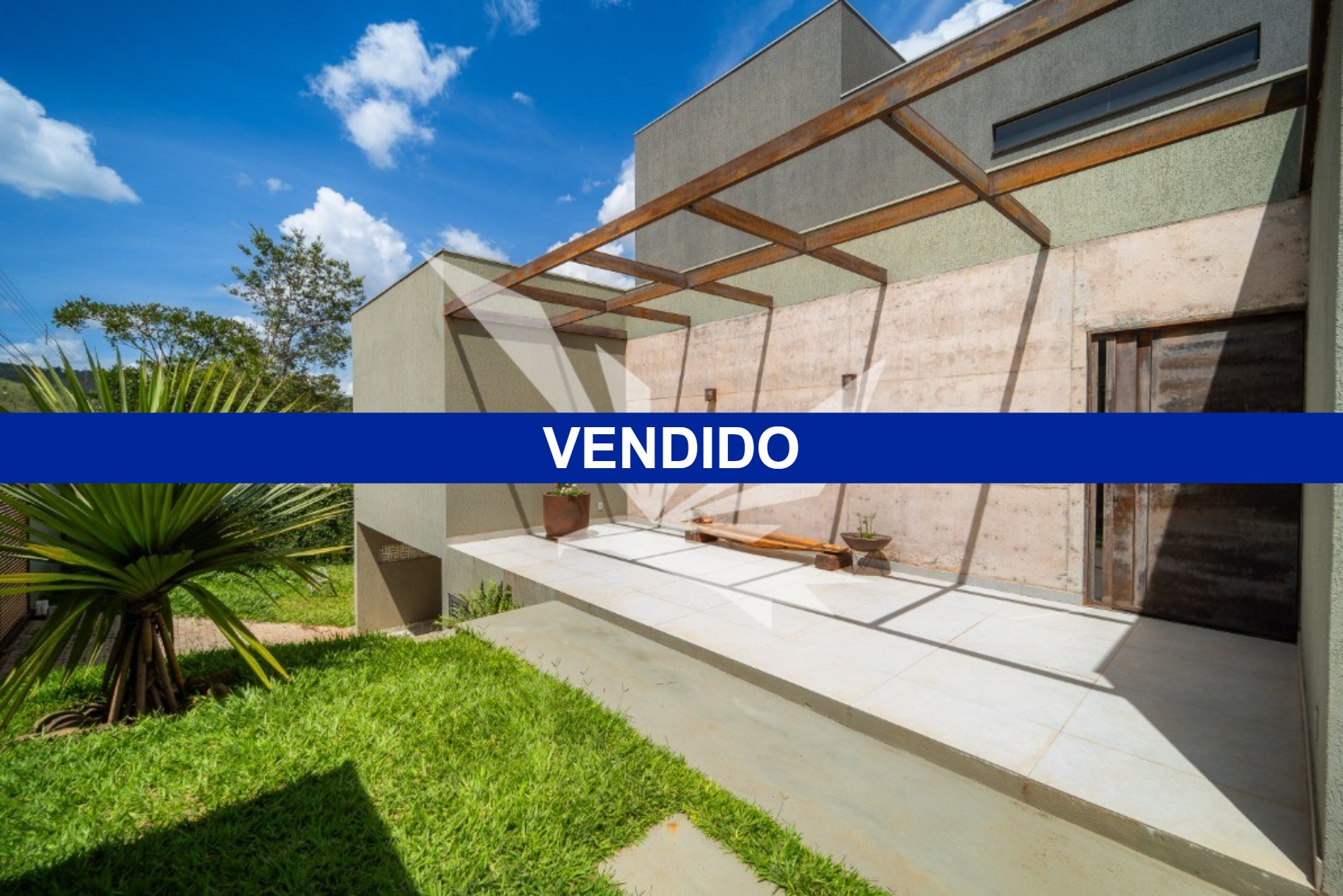 Casa à venda com 4 quartos, 350m² - Foto 1